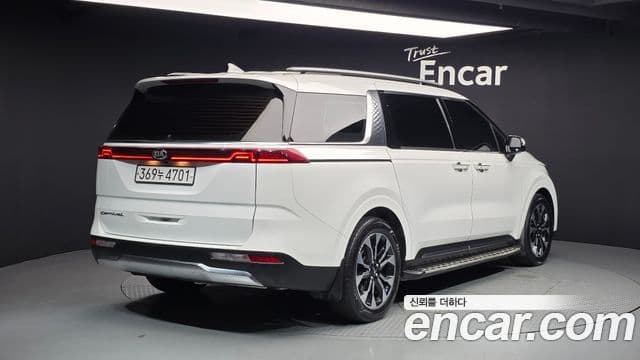 Kia Carnival 2021 — фото 2 из 20