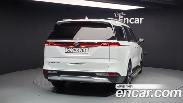 Kia Carnival 2021 — фото 4 из 20