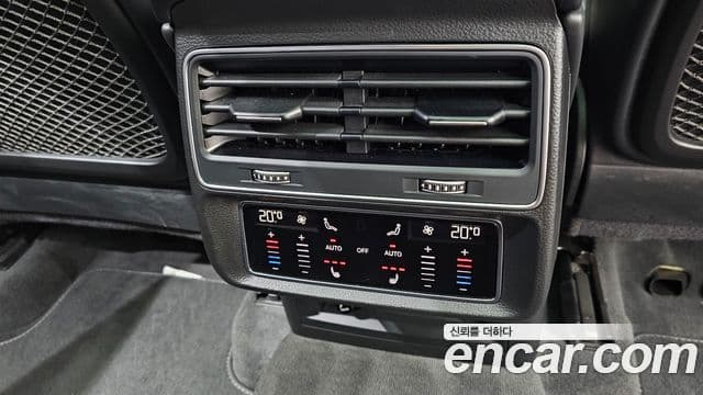 Audi Q7 2022 — ფოტო 18/20