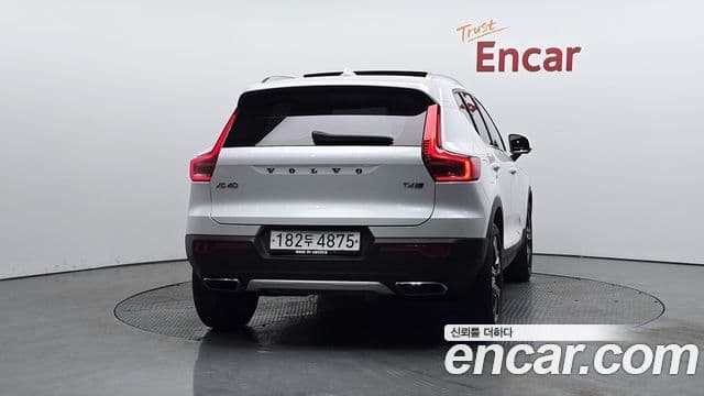 Volvo XC40 2020 — фото 4 из 20