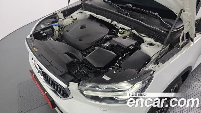 Volvo XC40 2020 — ფოტო 6/20