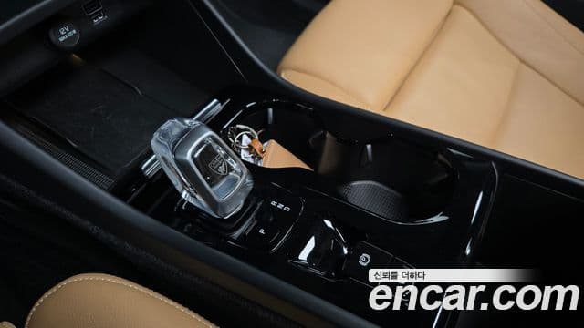 Volvo XC40 2020 — фото 8 из 20
