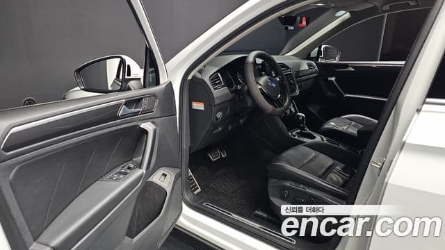 Volkswagen Tiguan 2018 — Şəkil 10/20