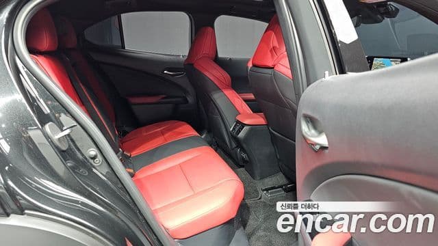 Lexus UX250h 2021 — фото 12 из 20