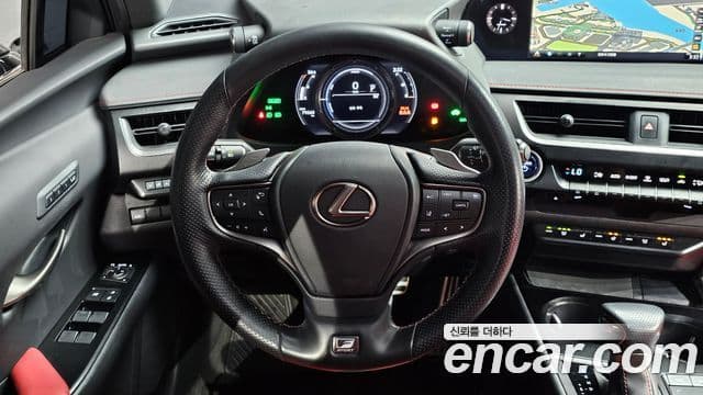 Lexus UX250h 2021 — фото 14 из 20