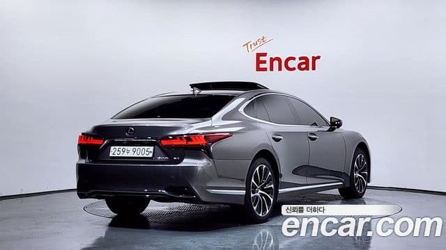 Lexus LS500h 2023 — Şəkil 2/20