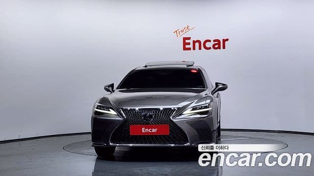 Lexus LS500h 2023 — фото 3 из 20