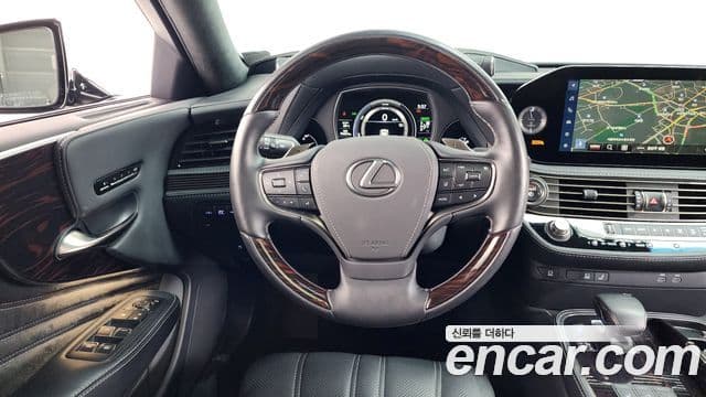 Lexus LS500h 2023 — Şəkil 13/20