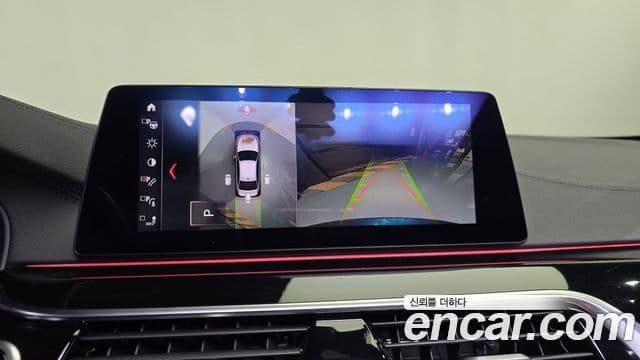 BMW 5 Series 2019 — фото 14 из 20