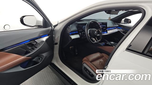 BMW 5 Series 2024 — фото 10 из 20