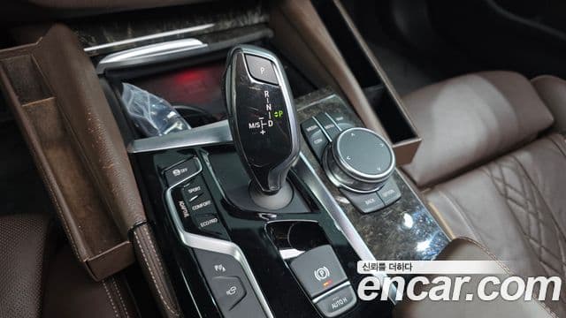 BMW 5 Series 2018 — Şəkil 9/20