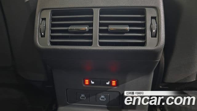 Land Rover Range Rover Velar 2025 — ფოტო 18/20