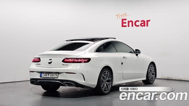 Mercedes-Benz E-Class 2022 — фото 2 из 20