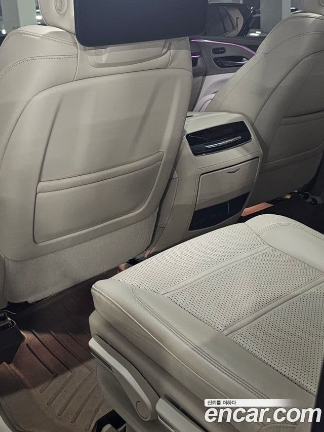 Cadillac Escalade 2022 — фото 7 из 10