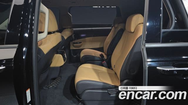 Kia Carnival 2022 — фото 11 из 20