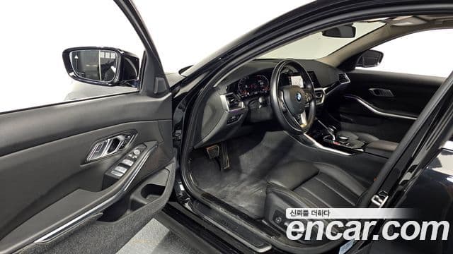 BMW 3 Series 2022 — фото 10 из 20