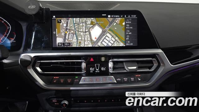 BMW 3 Series 2022 — фото 12 из 20
