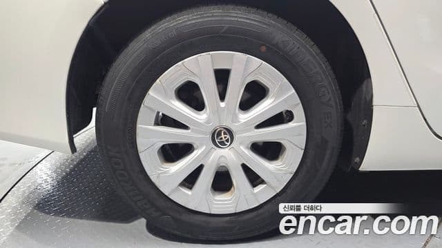 Toyota Prius 2019 — фото 5 из 20