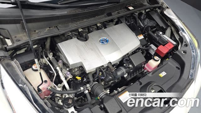Toyota Prius 2019 — фото 6 из 20