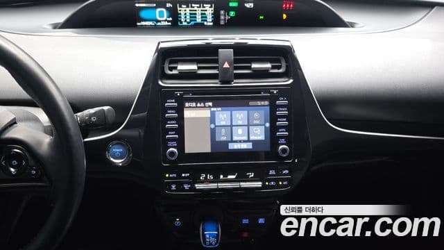 Toyota Prius 2019 — фото 14 из 20