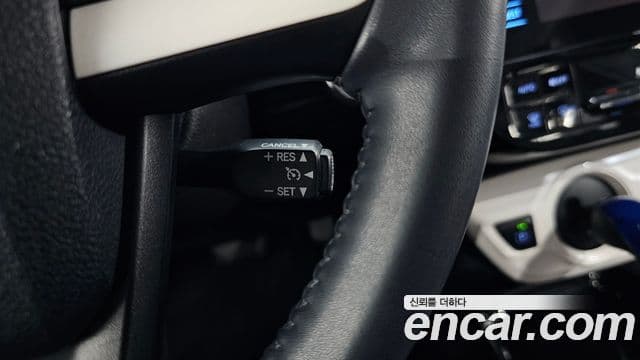 Toyota Prius 2018 — Photo 9/20