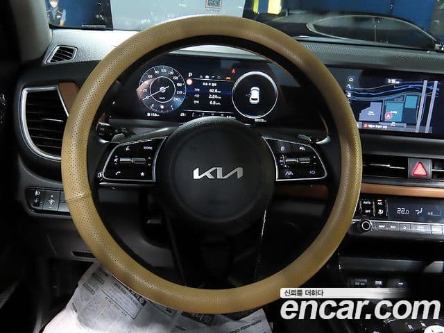 Kia Seltos 2023 — ფოტო 14/20