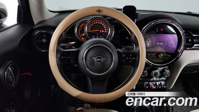 Mini Cooper 2021 — ფოტო 13/20
