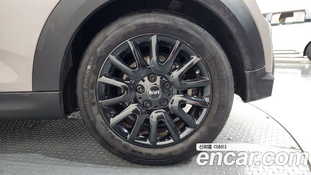 Mini Cooper 2021 — Photo 31/32