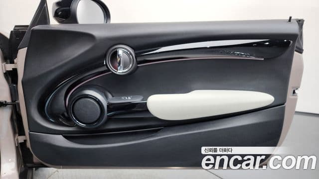 Mini Cooper 2021 — Photo 18/32