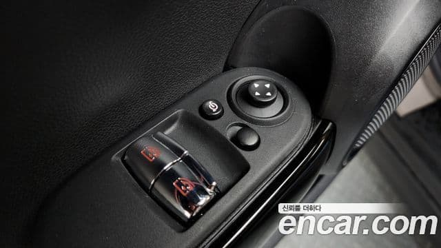 Mini Cooper 2021 — Photo 29/32
