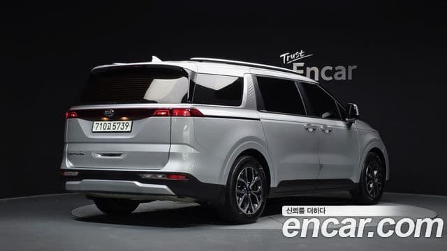 Kia Carnival 2021 — фото 2 из 20