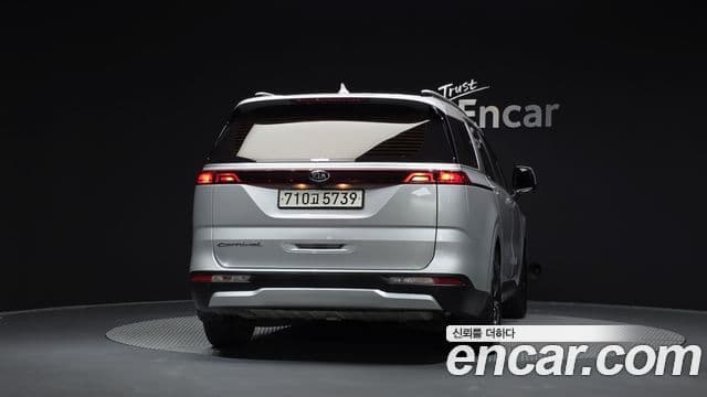 Kia Carnival 2021 — фото 4 из 20