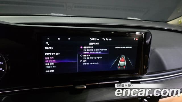 Kia Carnival 2021 — фото 16 из 20