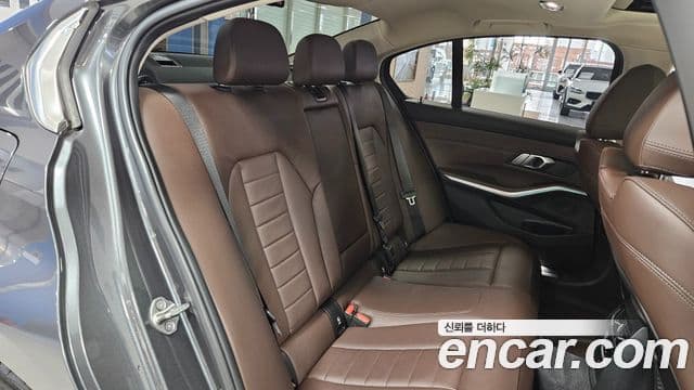 BMW 3 Series 2022 — фото 8 из 20