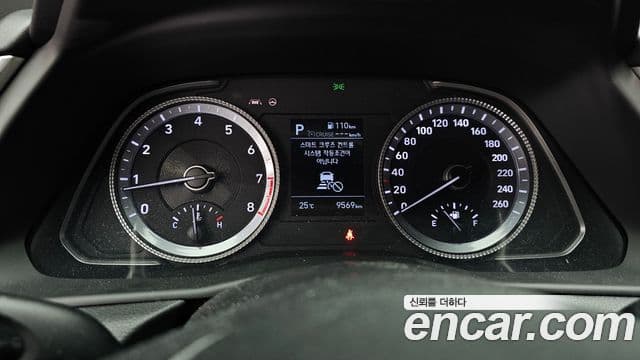 Hyundai Sonata 2021 — ფოტო 8/20