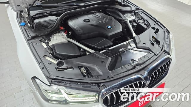 BMW 5 Series 2023 — ფოტო 6/20