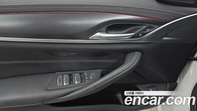 BMW 5 Series 2023 — ფოტო 17/20