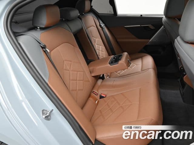 BMW 5 Series 2024 — Photo 14/19