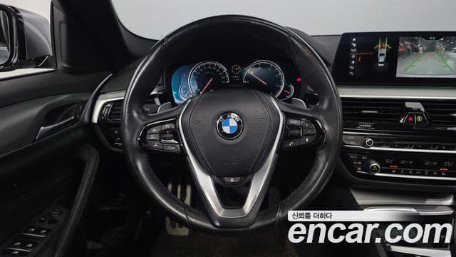 BMW 5 Series 2018 — фото 13 из 20