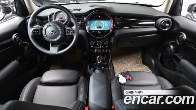 Mini Cooper 2022 — фото 7 из 20