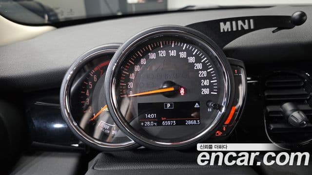 Mini Cooper 2022 — фото 8 из 20