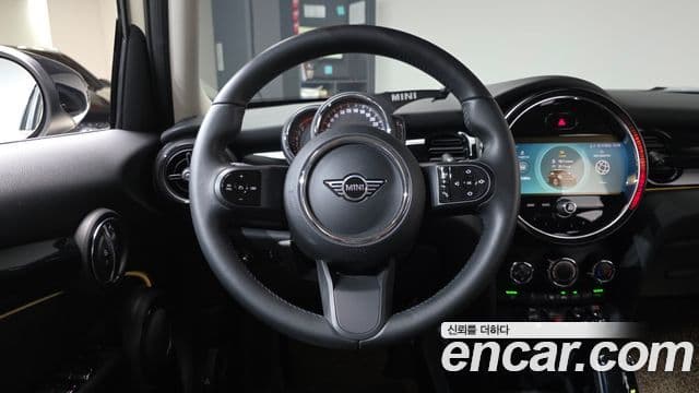 Mini Cooper 2022 — фото 12 из 20