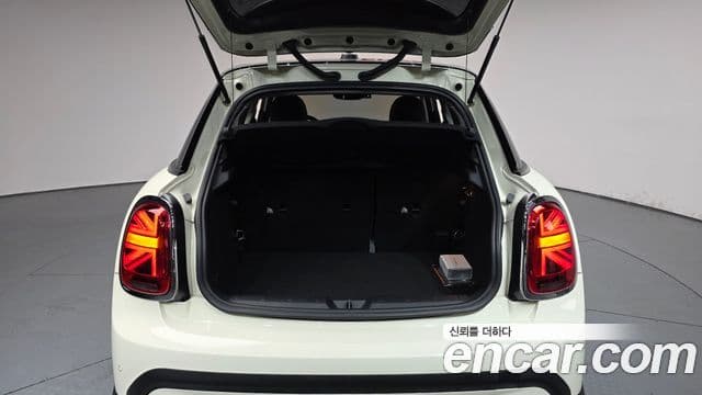 Mini Cooper 2022 — фото 15 из 20