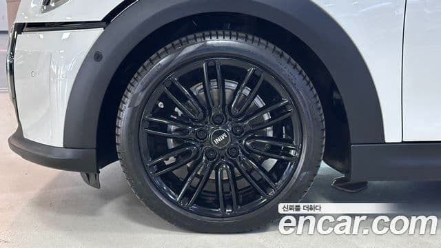 Mini Cooper Convertible 2024 — фото 4 из 20