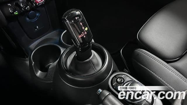 Mini Cooper Convertible 2024 — фото 7 из 20