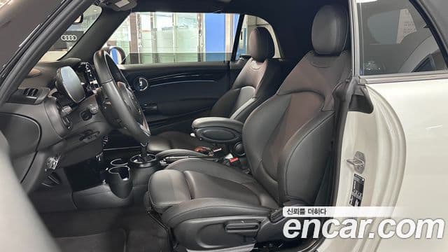 Mini Cooper Convertible 2024 — фото 8 из 20
