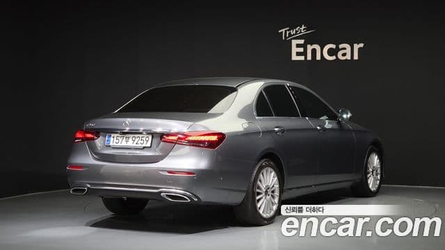Mercedes-Benz E-Class 2021 — фото 2 из 20