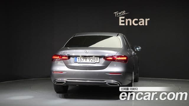 Mercedes-Benz E-Class 2021 — фото 4 из 20