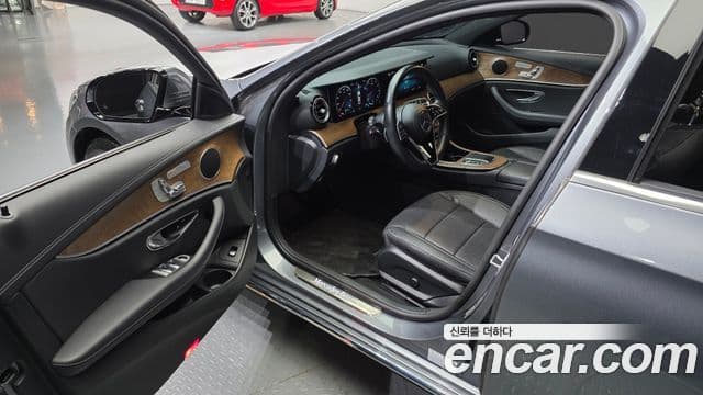 Mercedes-Benz E-Class 2021 — фото 10 из 20