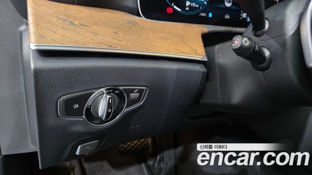 Mercedes-Benz E-Class 2021 — фото 14 из 20